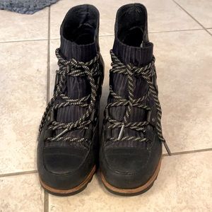 Sorel booties Size 8